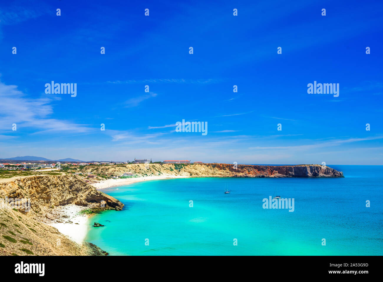 Vue sur océan et littoral avec plage de Sagres en Algarve au Portugal Banque D'Images