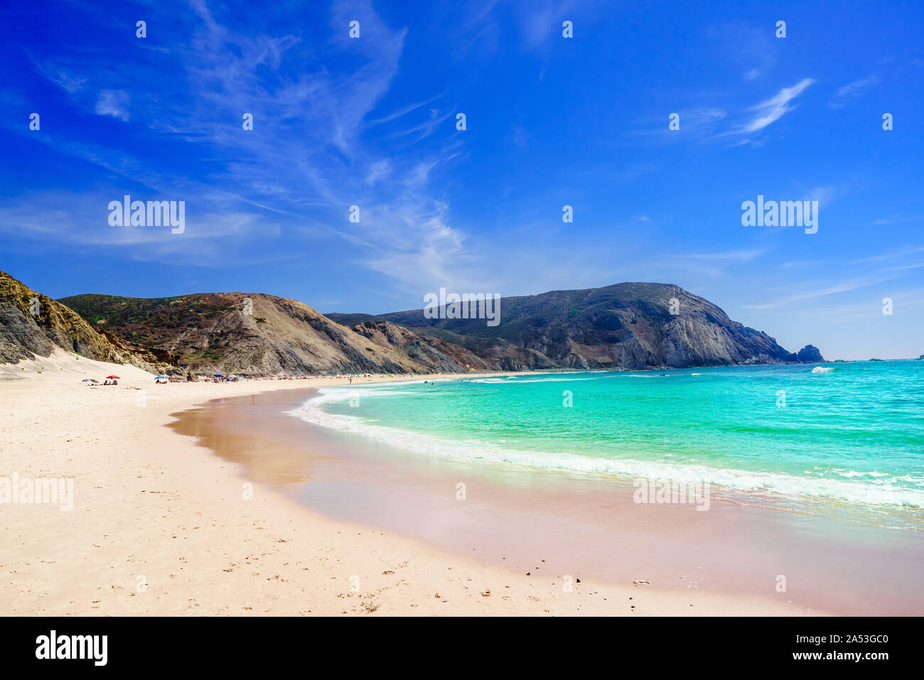 Vue sur belle plage Praia do Castelejo à la côte de l'Algarve au Portugal Banque D'Images