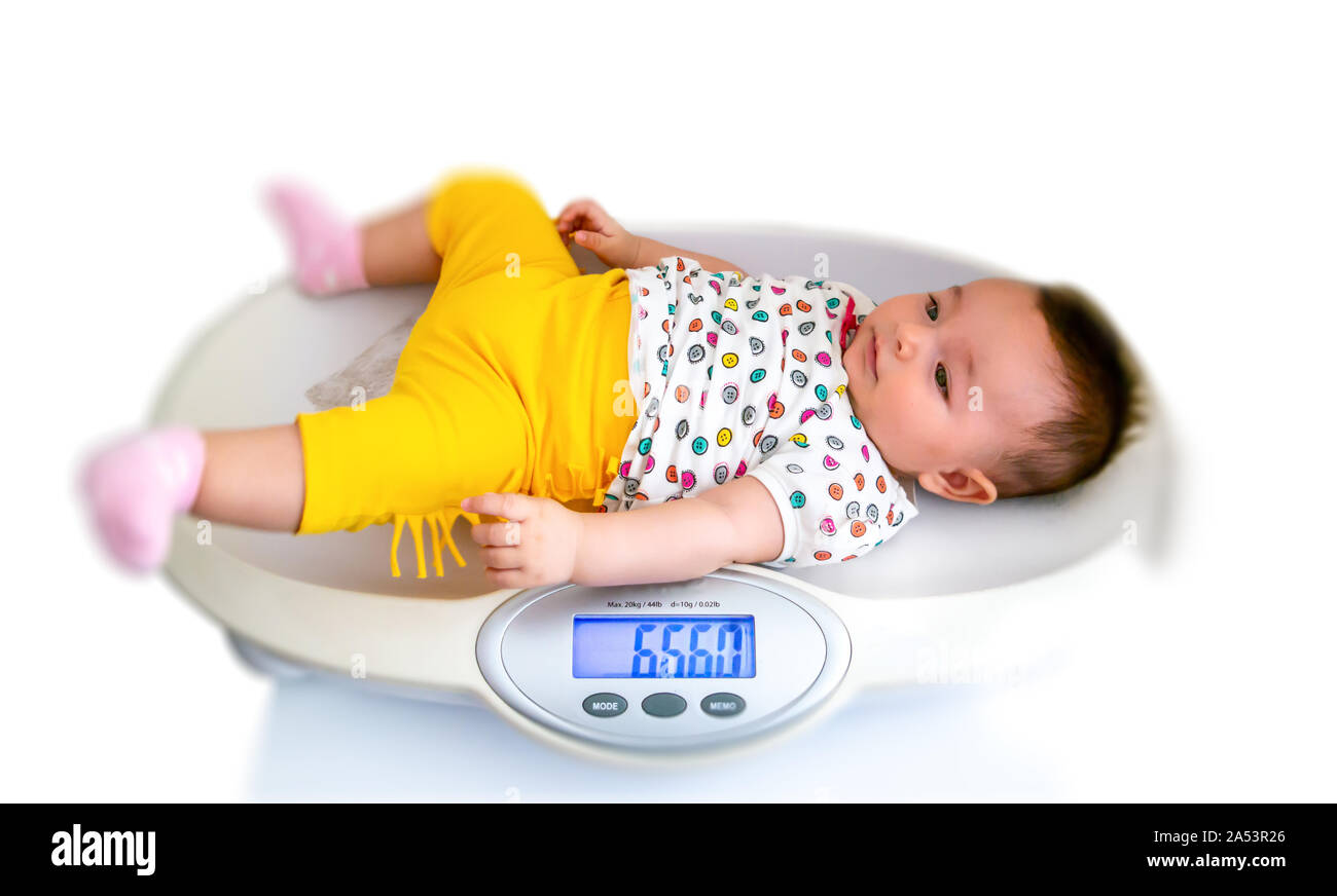 Sante De Bebe Et De L Examen La Mesure Du Poids A L Hopital Photo Stock Alamy Sante De Bebe Et De L Examen La Mesure Du Poids A L Hopital Photo Stock Alamy