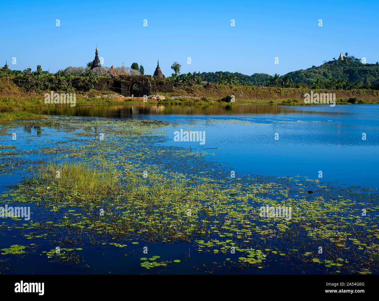 MRAUK U, LE MYANMAR - CIRCA DÉCEMBRE 2017 : vue sur le lac en Latsay Mrauk U, l'État de Rakhine. Banque D'Images