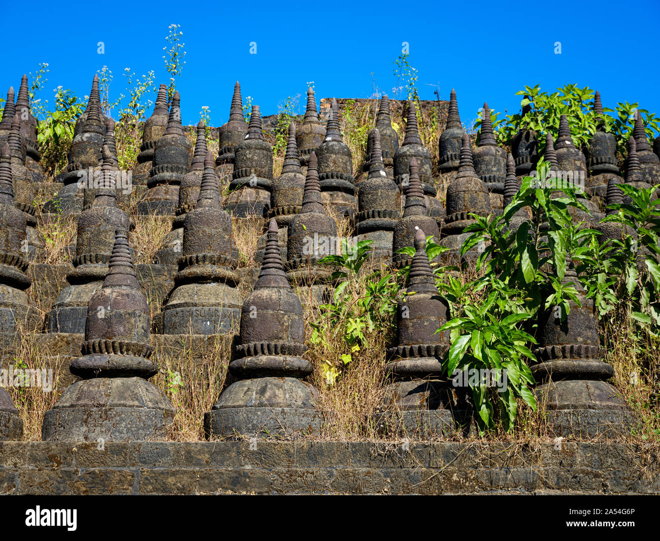 MRAUK U, LE MYANMAR - CIRCA DÉCEMBRE 2017 : vue extérieure du Koe Thaung pagode à Mrauk U, l'État de Rakhine. Banque D'Images