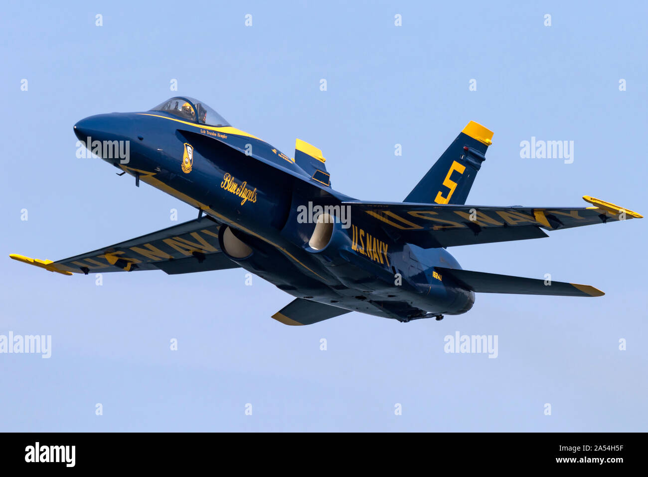 Le Capc Brandon Kempler Blue Angel's pilotes F-18 Hornet en tant que premier solo avion. Banque D'Images
