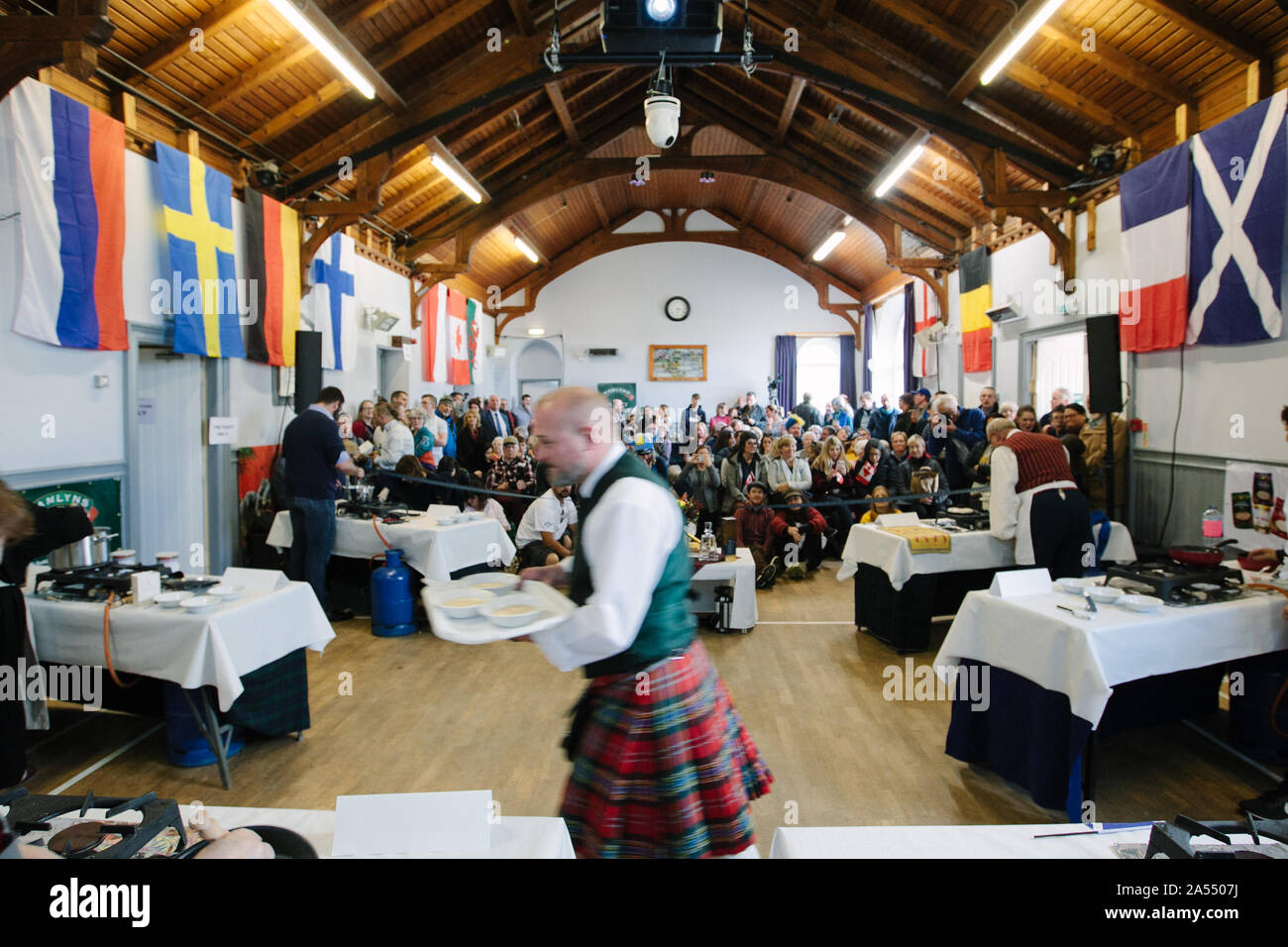 Championnats du monde de fabrication de porridge 2019, alias le Golden Spurtle, à Carrbridge, en Écosse. Banque D'Images