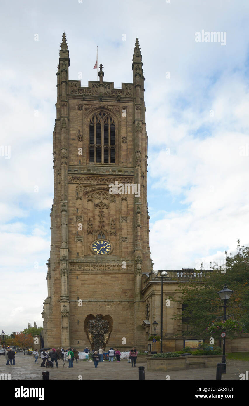 La cathédrale de Derby, à l'aide d'un couteau à l'extérieur de l'ange. Banque D'Images