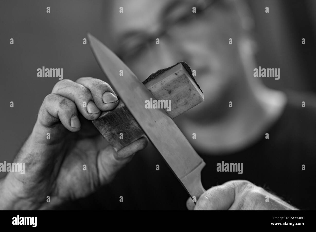 Poncé à couteaux aiguiseur professionnel en Allemagne. Banque D'Images