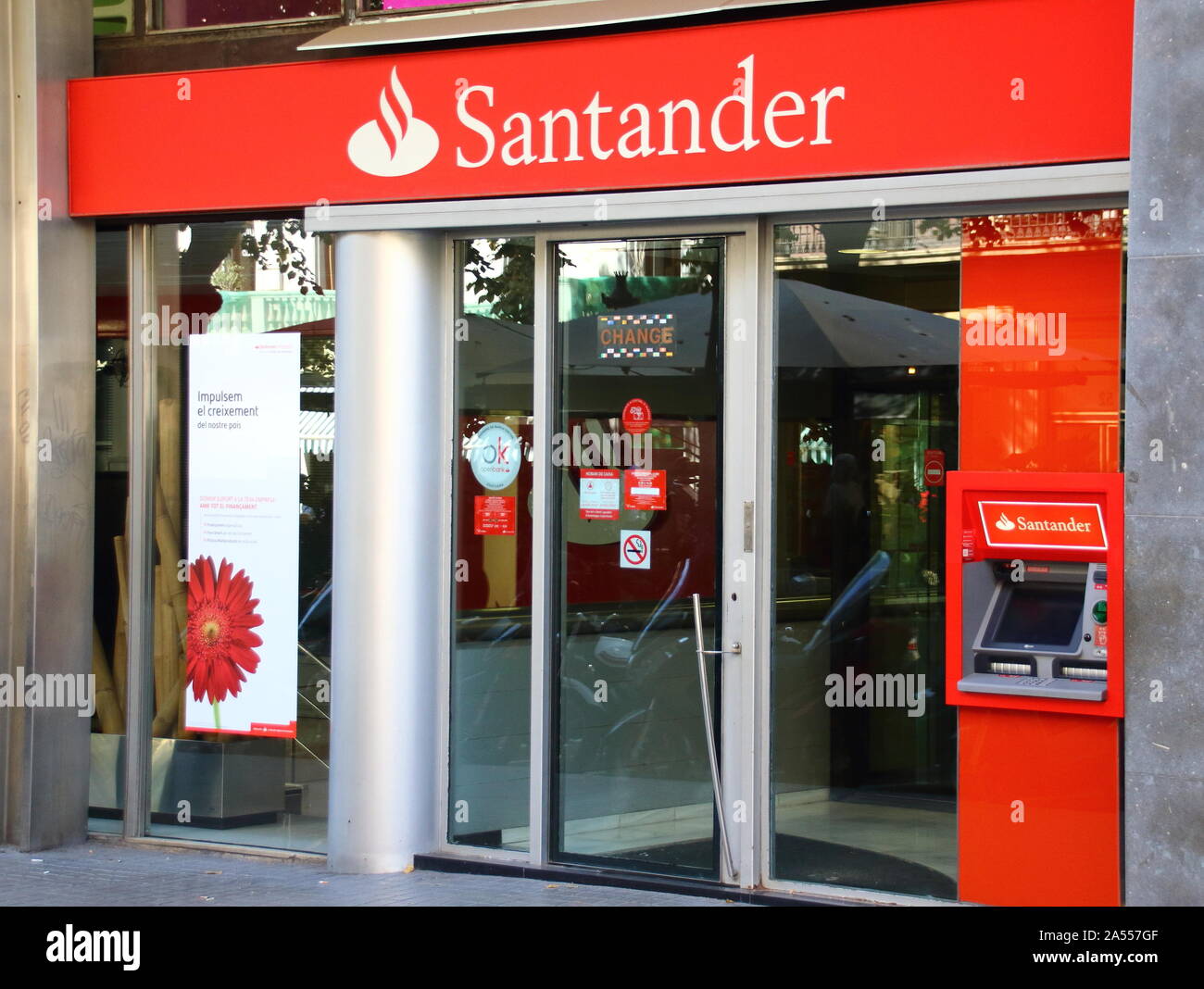 Direction générale de la Banque Santander vu à Barcelone Photo Stock - Alamy