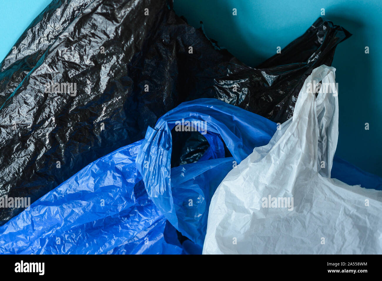 Sacs en plastique à usage unique représentant concept a propos de la pollution en plastique Banque D'Images