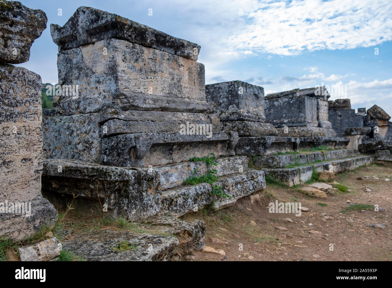 Ruines de tombeaux de nécropole, ancien Hierapolis, Pamukkale, Anatolie, Turquie. Site du patrimoine mondial de l'UNESCO Banque D'Images