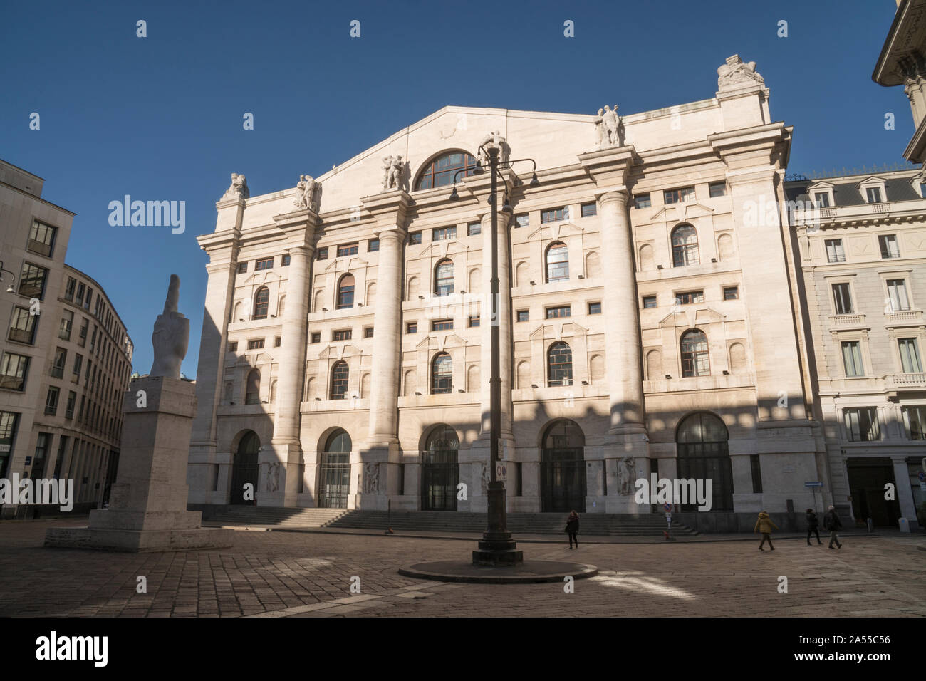 Milan, Italie - 6 janvier 2019 : Palazzo Mezzanotte, bâtiment, siège de la bourse italienne à Milan. Banque D'Images