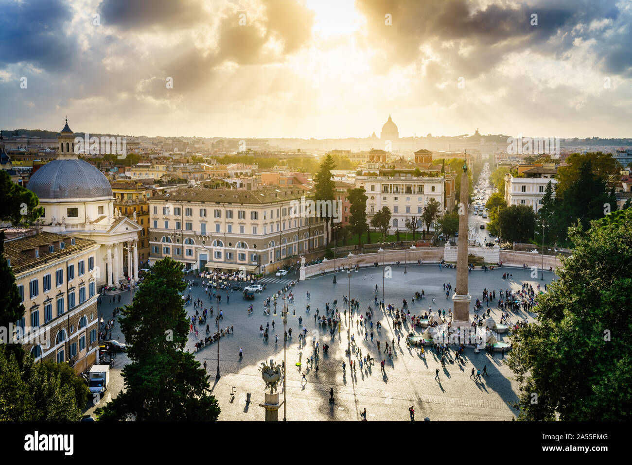 Portrait de la Piazza del Popolo et environs sous ciel dramatique Banque D'Images