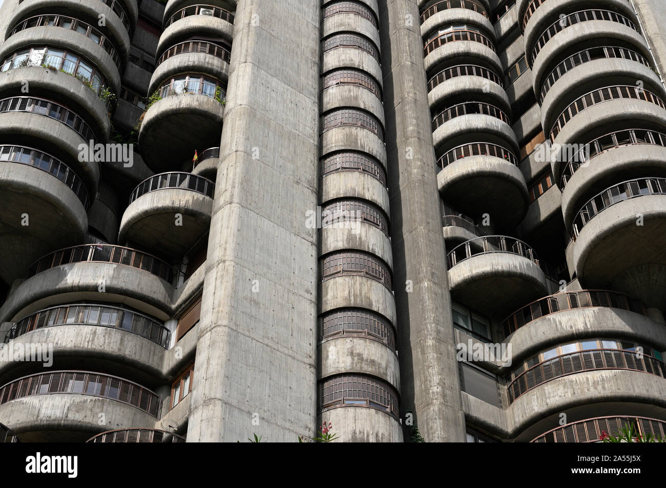 Madrid. L'Espagne. Edificio Torres Blancas sur l'Avenida de América, conçu par l'architecte espagnol Francisco Javier Sáenz de Oiza (1918-2000), construit en 1961 Banque D'Images