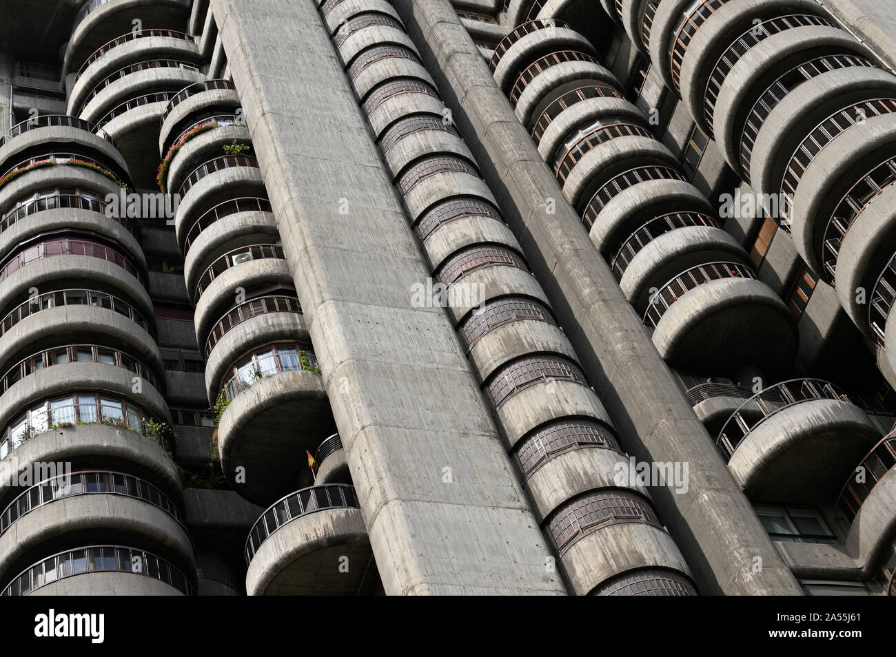 Madrid. L'Espagne. Edificio Torres Blancas sur l'Avenida de América, conçu par l'architecte espagnol Francisco Javier Sáenz de Oiza (1918-2000), construit en 1961 Banque D'Images