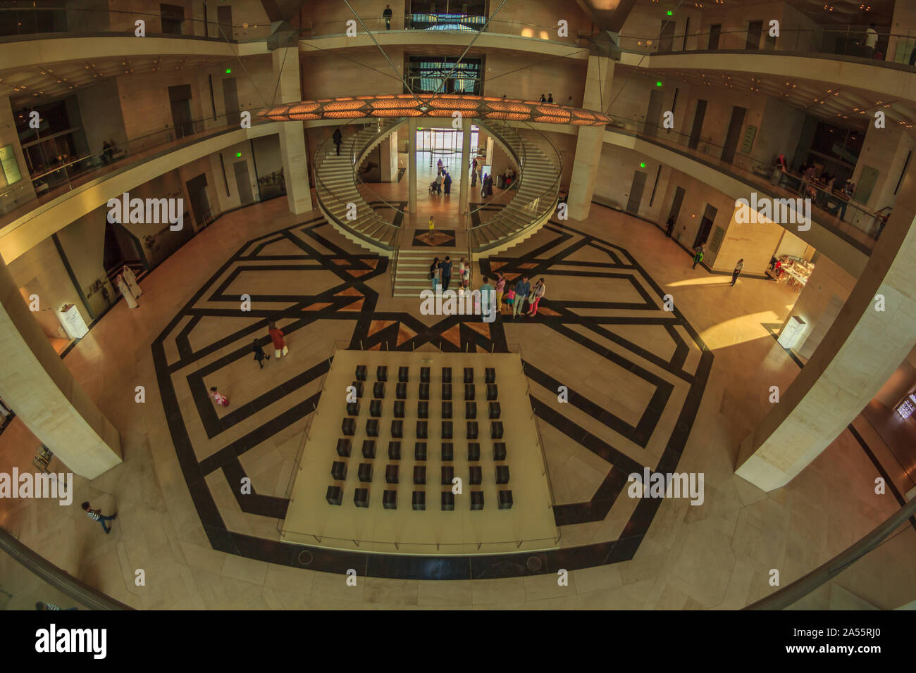 Le hall d'entrée du Musée d'art islamique de Doha, Qatar fish eye view Banque D'Images