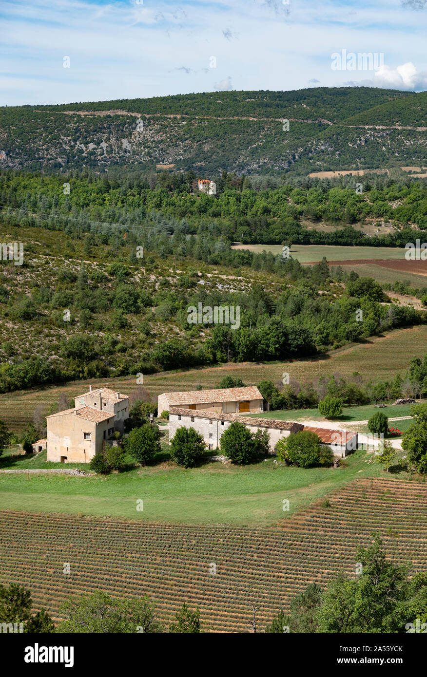 Ferme dans les gorges de la Nesque, Provence, France Banque D'Images