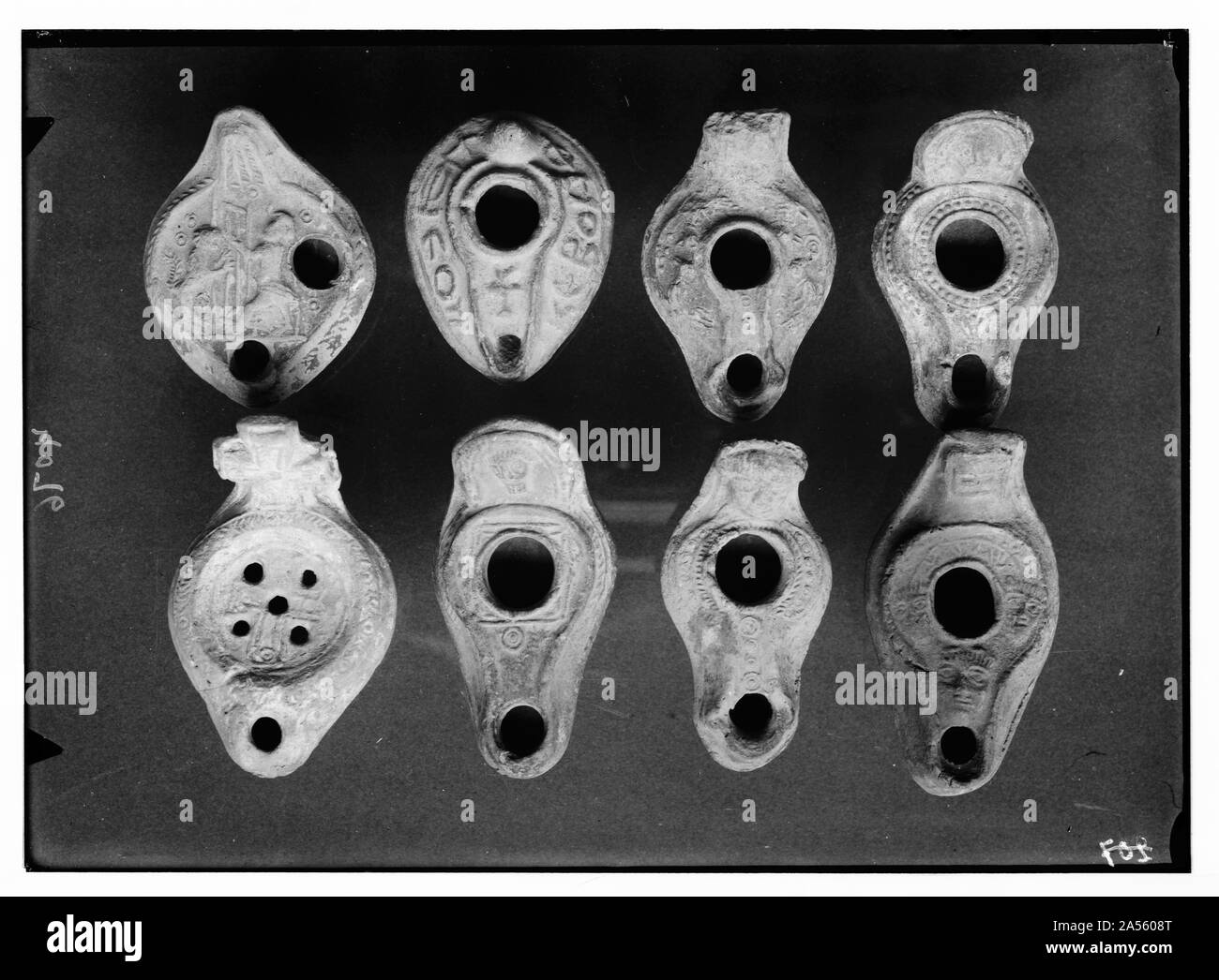Divers sujets d'intérêt archéologique. Virgin poterie lampes. Matt 25:1. Type byzantin. Banque D'Images