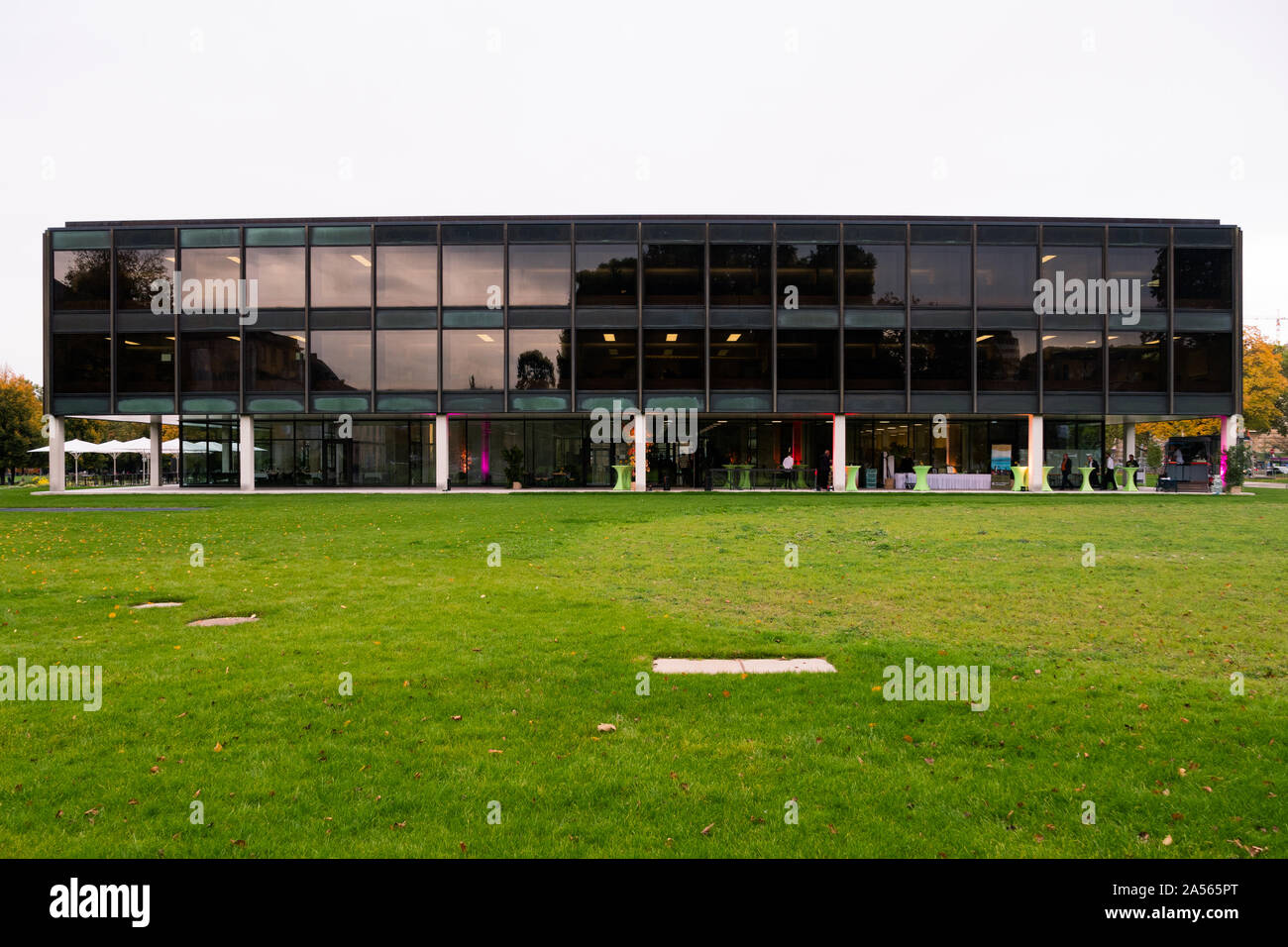 Stuttgart, Allemagne, 15 Octobre 2019 : le Parlement de Bade-wurtemberg bâtiment, appelé das Haus Landtags en allemand, situé à Stuttgart, Allemagne, un Banque D'Images