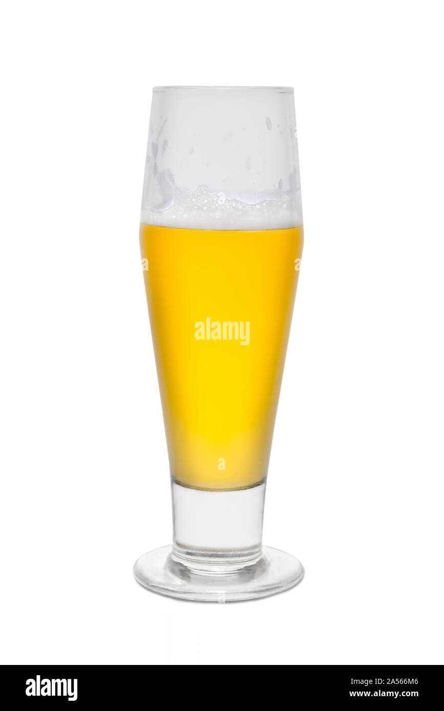 La bière Pilsner classique, trois quart pleine. Banque D'Images