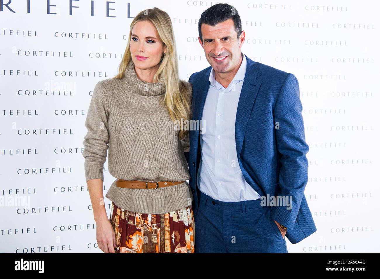 Madrid, Espagne. 17 Oct, 2019. Luis Figo avec son épouse Helen Svedin lors de la présentation de la campagne d'automne de Cortefiel à Los Gallos. Madrid, 17.10.2019 | Conditions de crédit dans le monde entier : dpa/Alamy Live News Banque D'Images