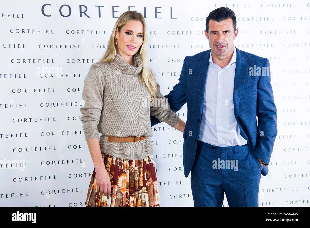 Madrid, Espagne. 17 Oct, 2019. Luis Figo avec son épouse Helen Svedin lors de la présentation de la campagne d'automne de Cortefiel à Los Gallos. Madrid, 17.10.2019 | Conditions de crédit dans le monde entier : dpa/Alamy Live News Banque D'Images