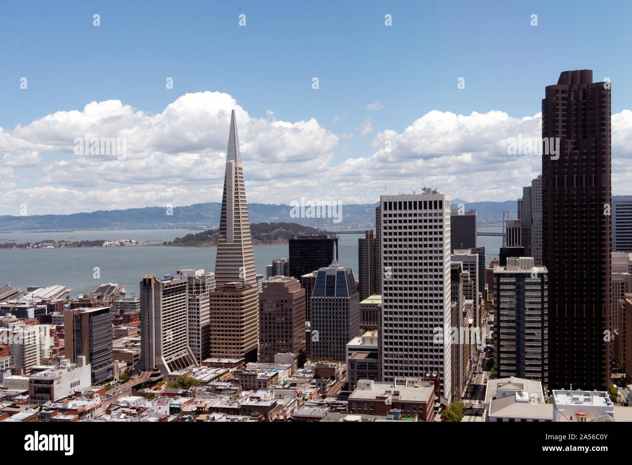 Vue depuis le sommet de la marque de restaurant à l'Hôtel Intercontinental Mark Hopkins situé sur Nob Hill, San Francisco, Californie Banque D'Images