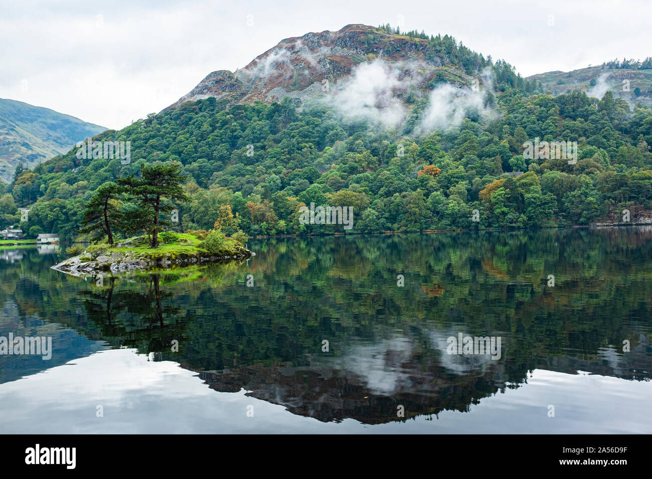 Vue depuis un bateau à vapeur Ullswater sur Ullswater, Lake District, Cumbria, Royaume-Uni Banque D'Images