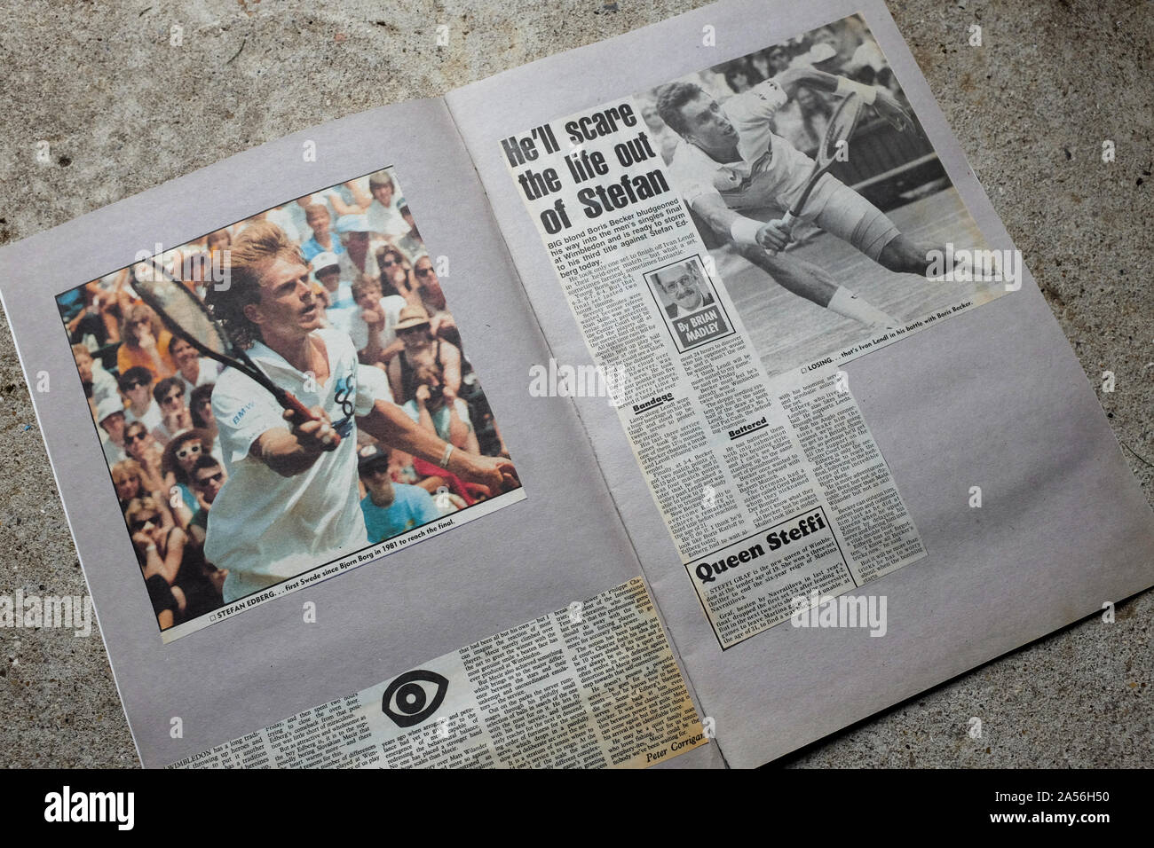 Un album avec des rapports sur le tournoi de tennis de Wimbledon 1988. Banque D'Images