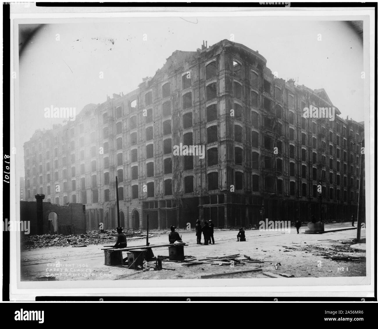 Vue sur le bâtiment après le séisme et l'incendie, San Francisco, Californie Banque D'Images