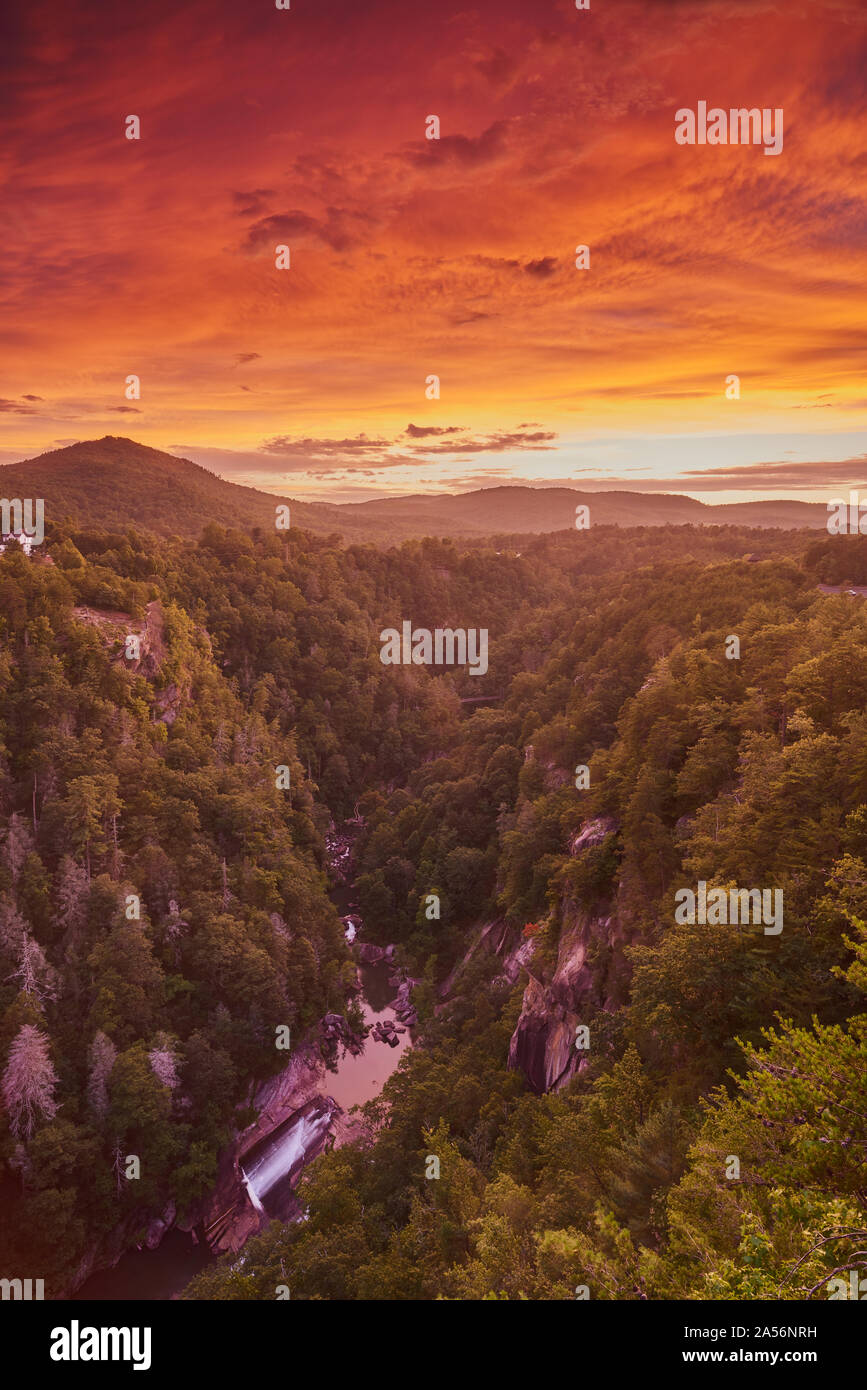 Coucher du soleil à Parc national des Gorges de Tallulah, GA . Banque D'Images