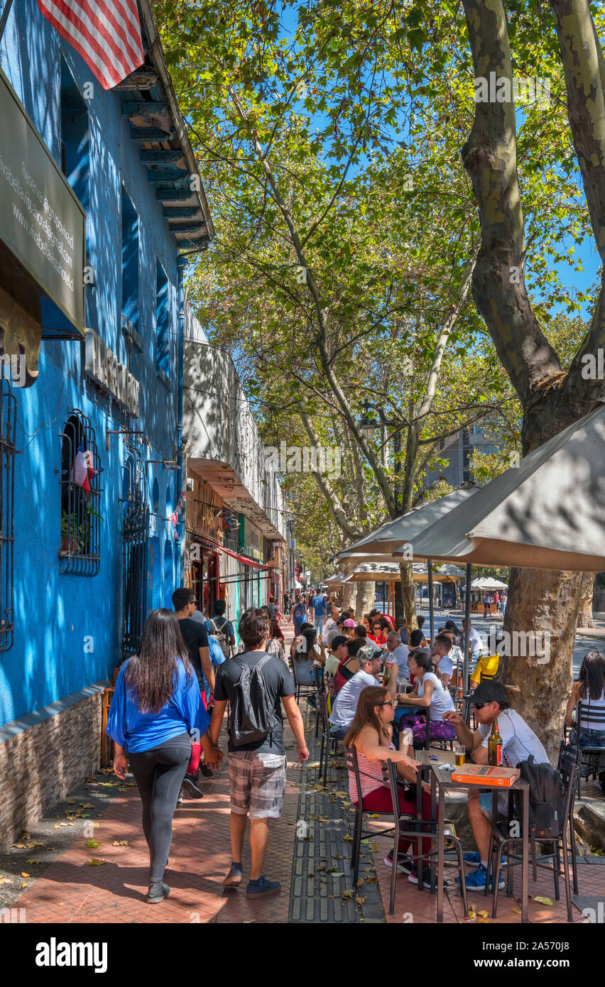 Santiago, Bellavista. Cafés et bars sur la rue Pio Nono, Barrio Bellavista, Santiago, Chili, Amérique du Sud Banque D'Images