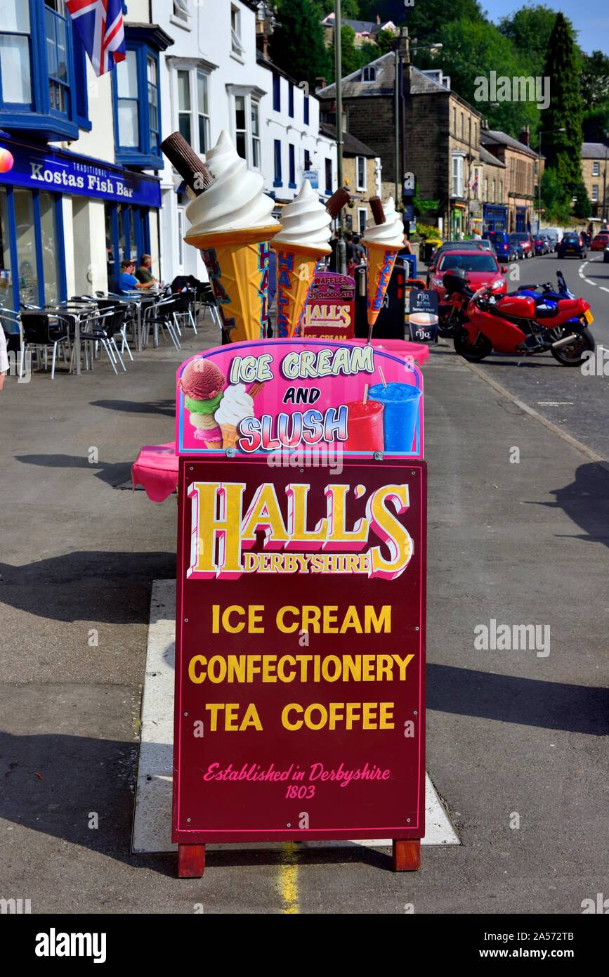 La crème glacée,confiserie, thé café, street,ad,signe extérieur publicité Matlock Bath, Derbyshire, Angleterre, Royaume-Uni Banque D'Images