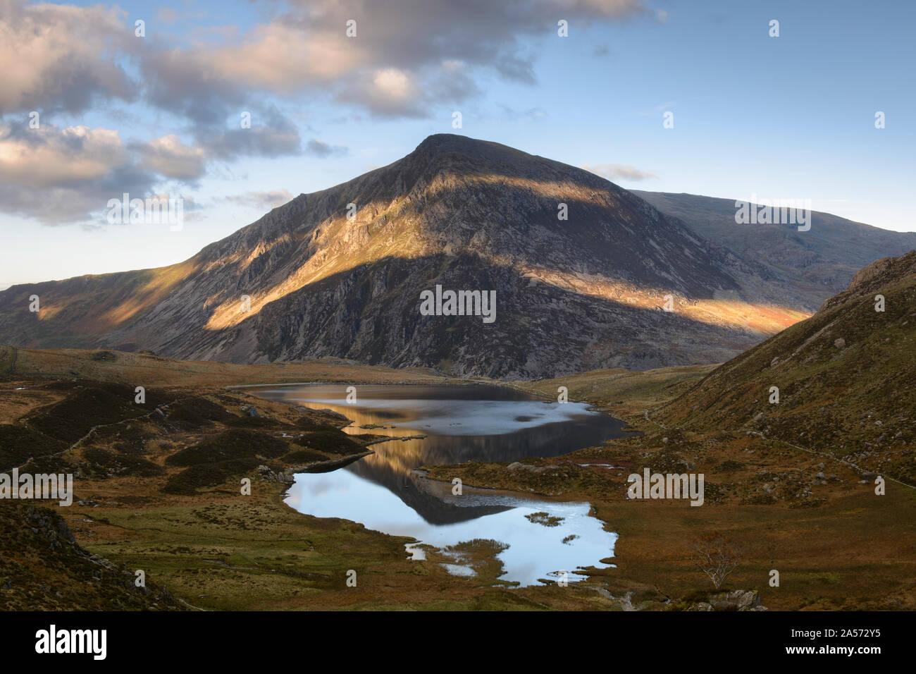 Pen An Wen Ole et Llyn Idwal, Snowdonia. Banque D'Images