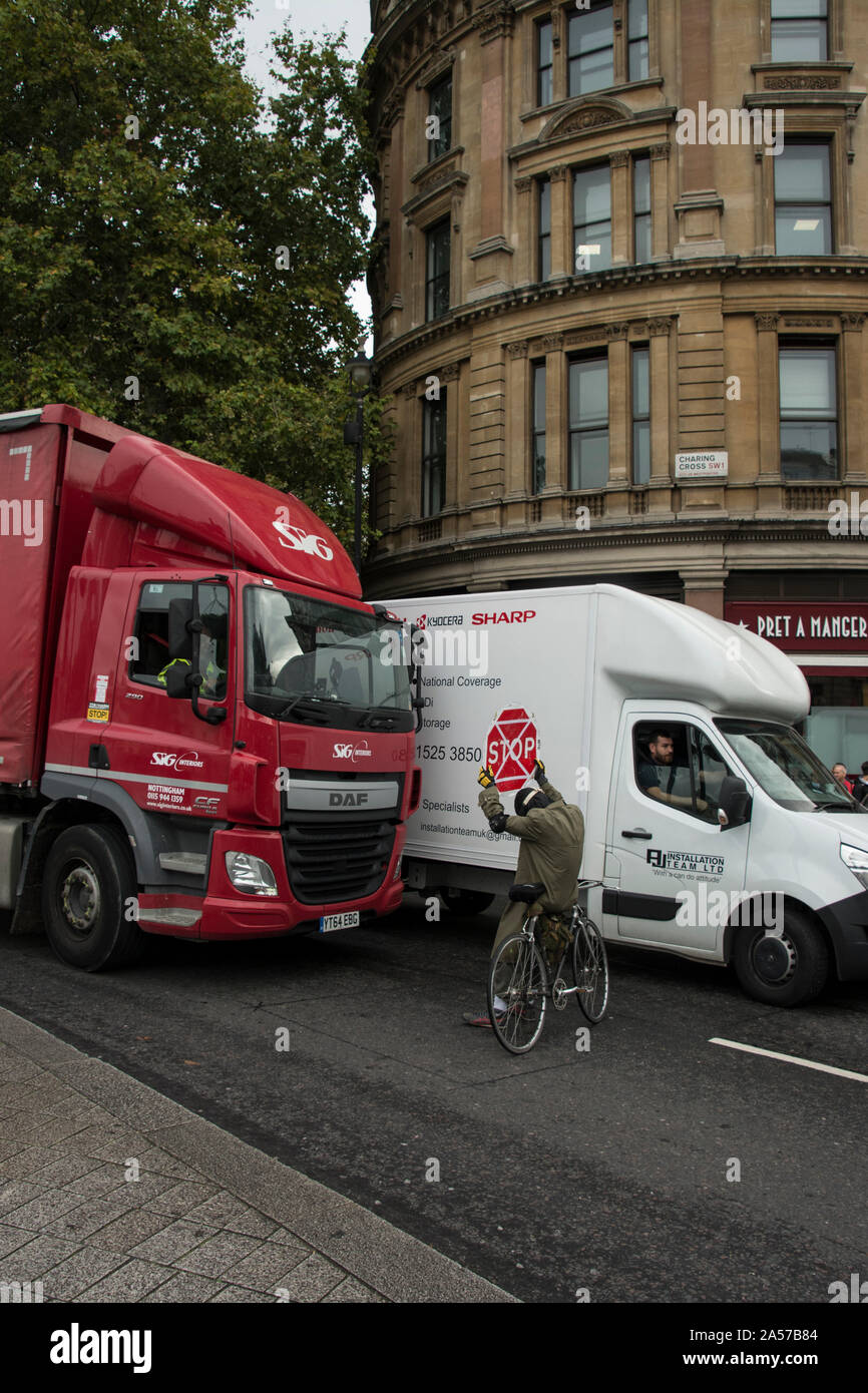 XR londres bloquant la circulation - vélos et camions Banque D'Images
