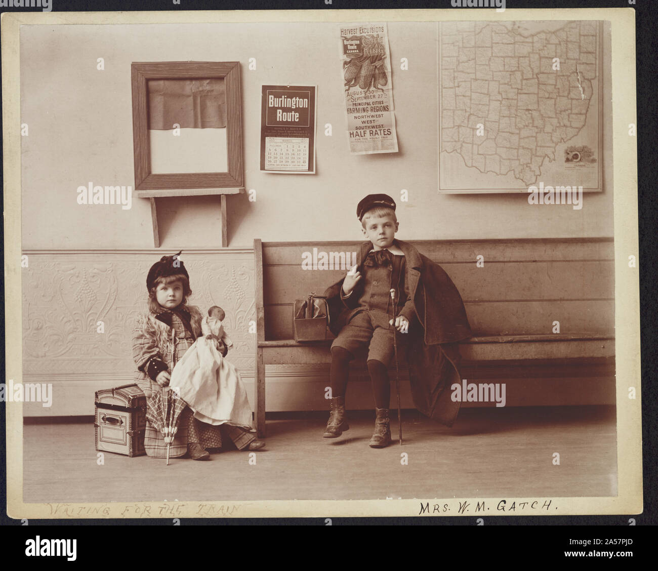 Attendant le train Banque D'Images