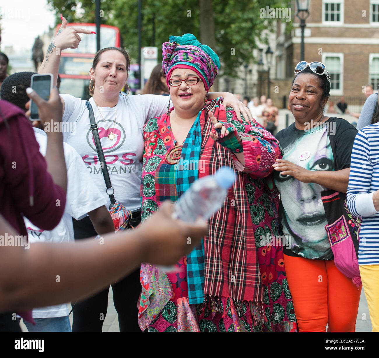 Downing Street, London, UK. 7 Août, 2015. Les partisans de la société de bienfaisance récemment fermés enfants prendre part à une marche à Londres. Banque D'Images