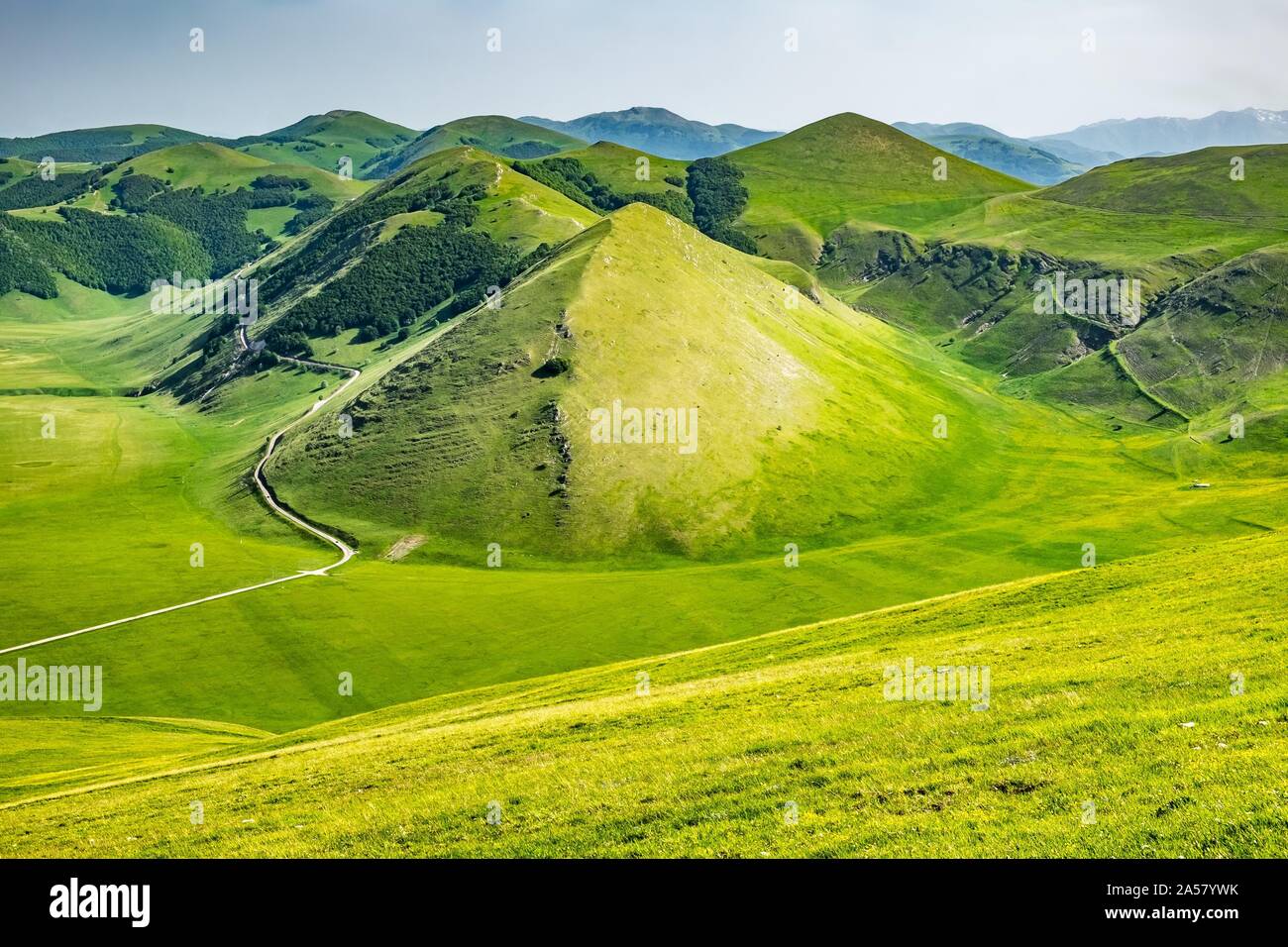 Paysage, Piano Grande, Castelluccio, Norcia, parc national Monti Sibillini, Apennins, Ombrie, Italie Banque D'Images