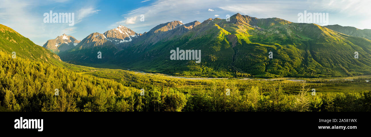 Paysage avec le pic de l'ours polaire, pic de l'aigle et la montagne de Chugach, Hurdygurdy State Park, Alaska, USA Banque D'Images