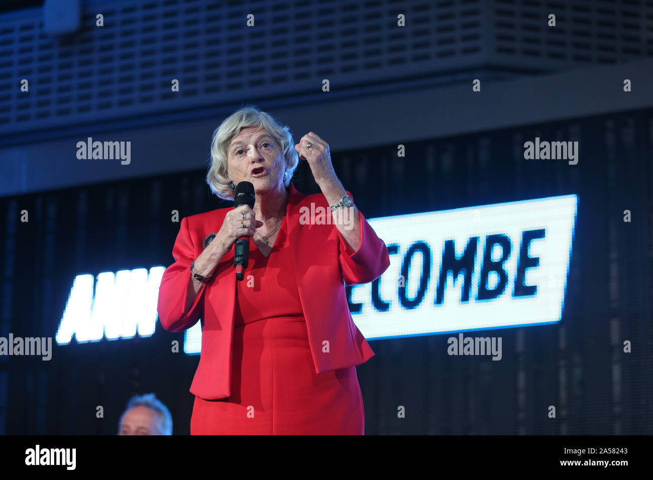 L'ancien ministre conservateur Ann Widdecombe s'exprimant lors d'un Brexit événement parti au QEII Centre à Londres. Banque D'Images