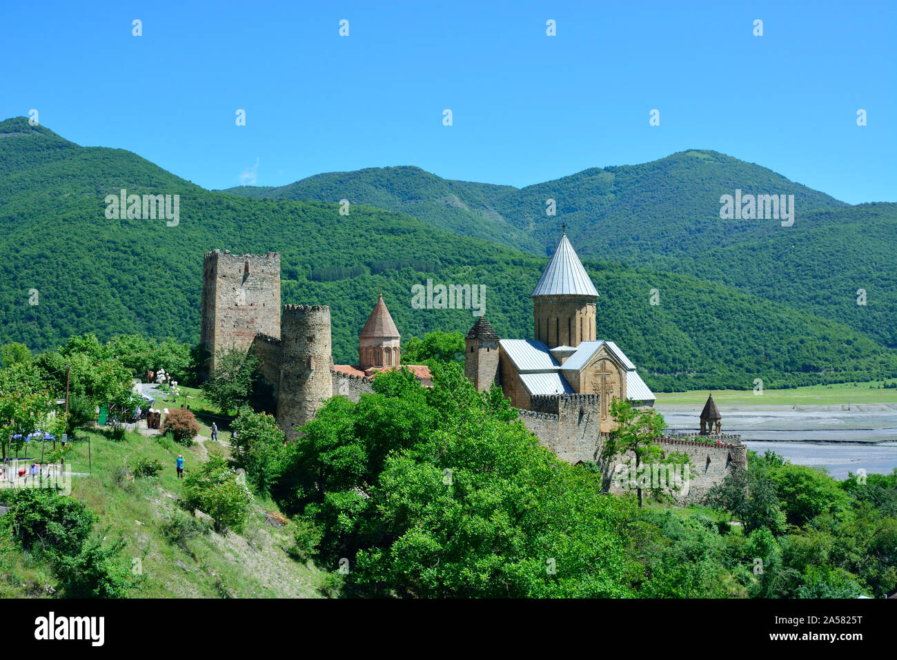 Château Ananuri datant du 13e siècle, sur la rivière Aragvi. La Géorgie, Caucase Banque D'Images