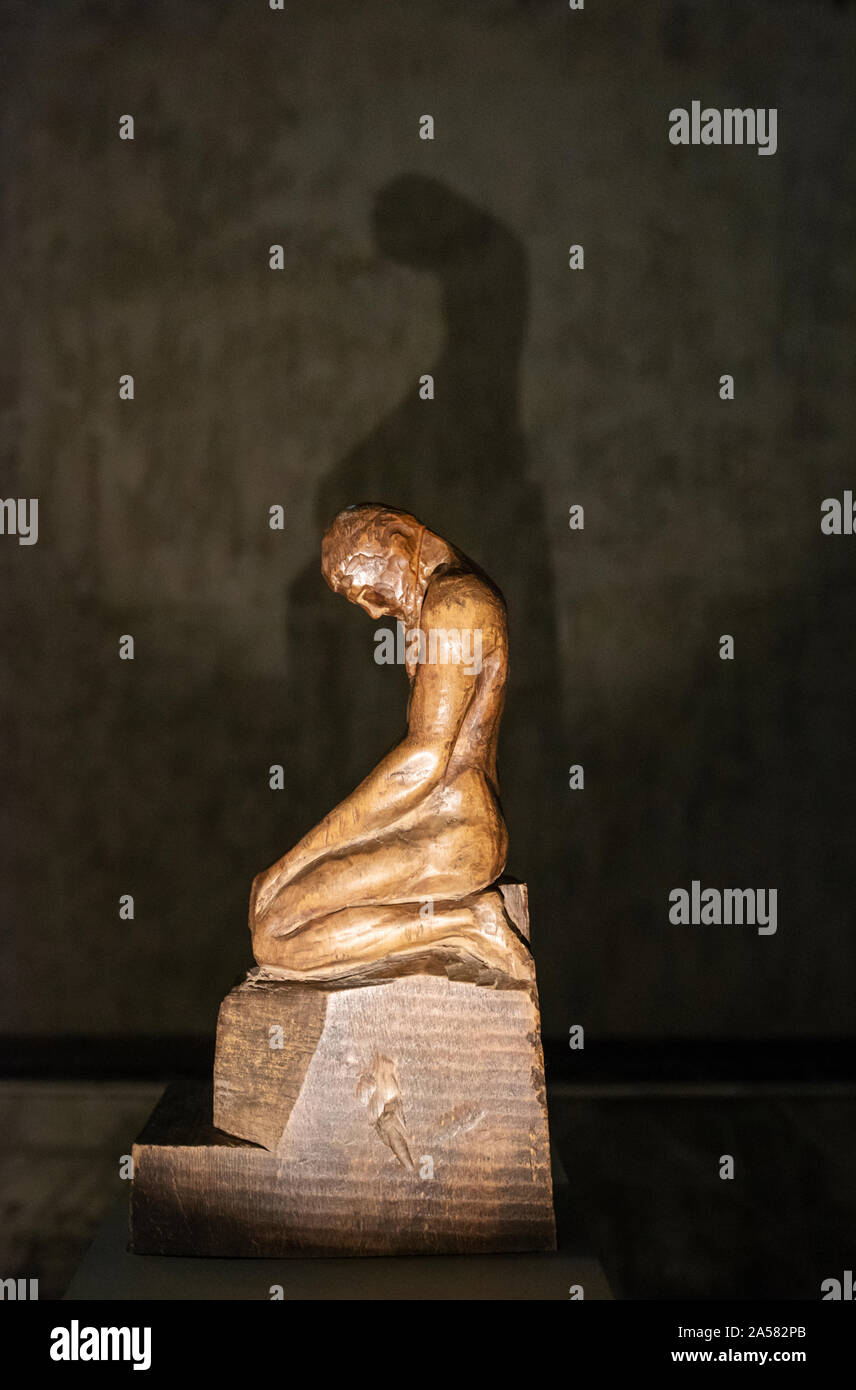 "L'homme à genoux" par Vakhtang Kotetishvili. L'occupation soviétique, la salle d'exposition Musée de la Géorgie (en géorgien Musée National). Tbilissi, Géorgie. Cauc Banque D'Images