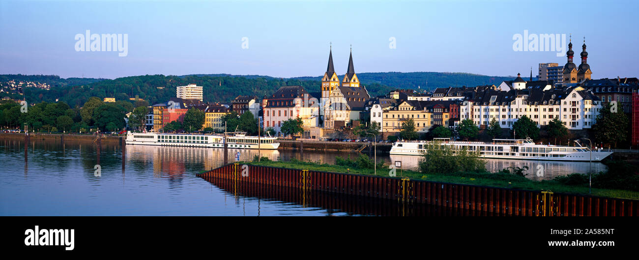 Panorama de la vieille ville avec la rivière Moselle, Coblence, Rhénanie-Palatinat, Allemagne Banque D'Images