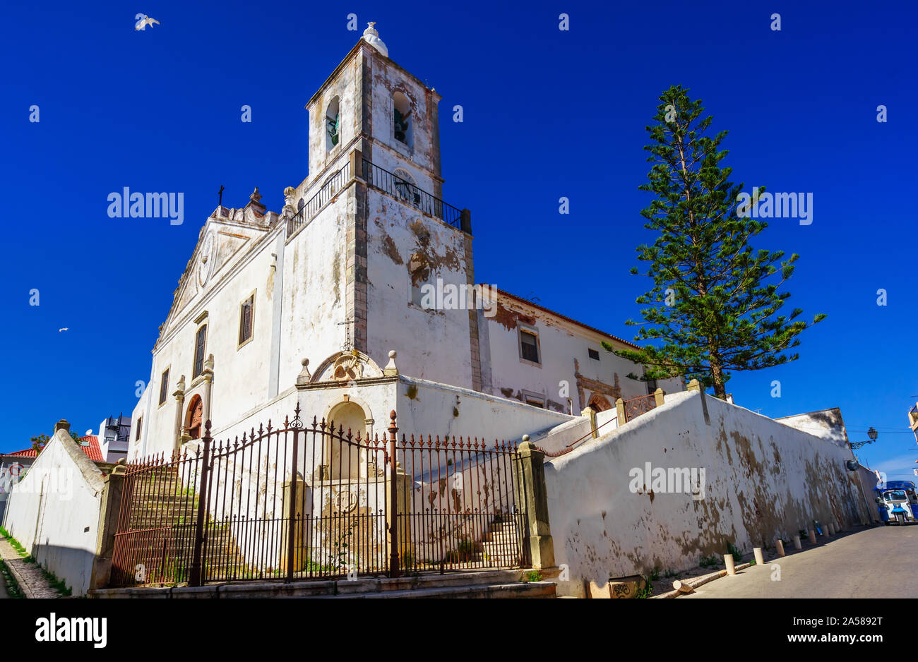 Avis sur l'église de Saint Sébastien à Lagos. Algarve, Portugal Banque D'Images