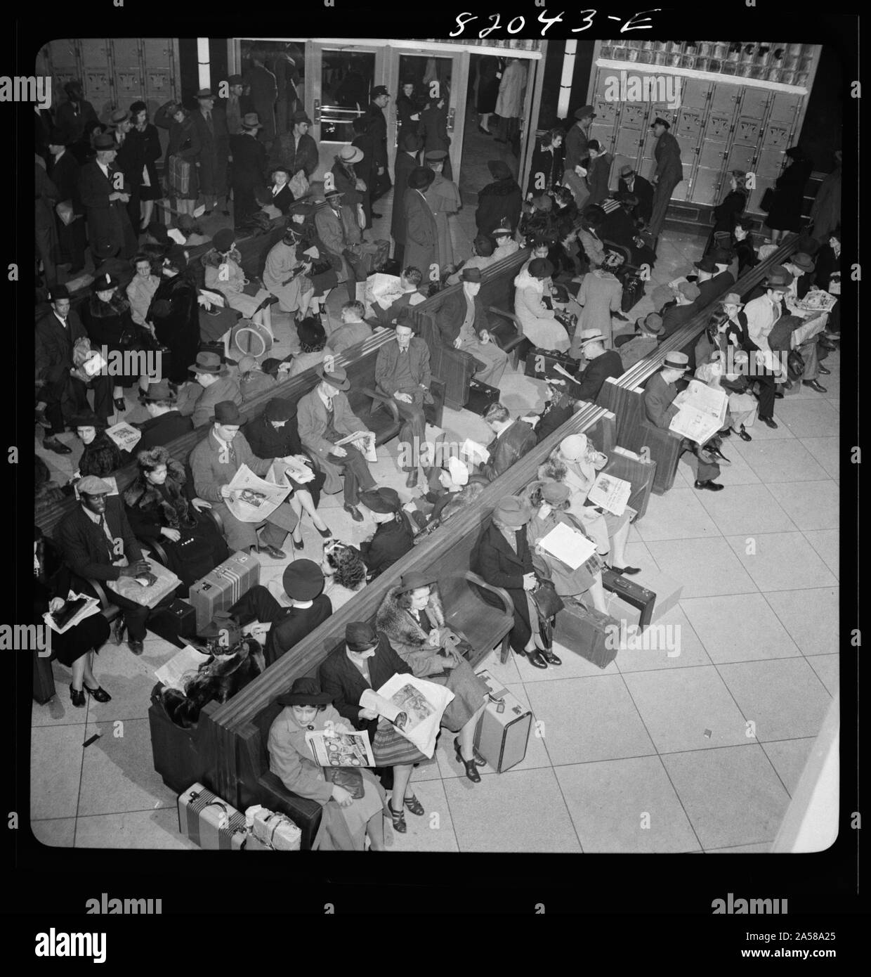 Washington, D.C. La ruée de Noël dans le Greyhound bus terminal - Salle d'attente Banque D'Images