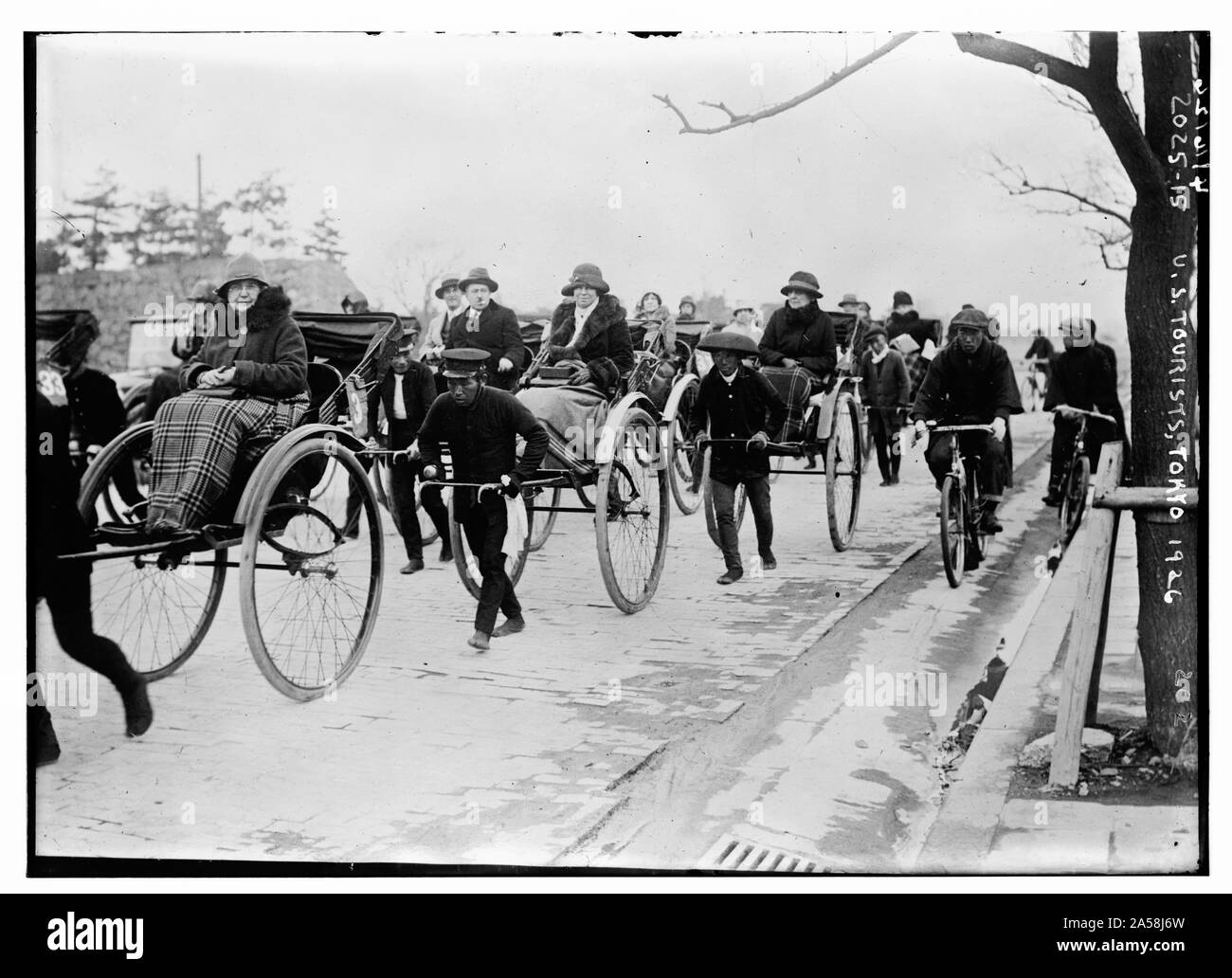 Les touristes américains à Tokyo. Coup de personnes arrivant du pousse-pousse. Banque D'Images