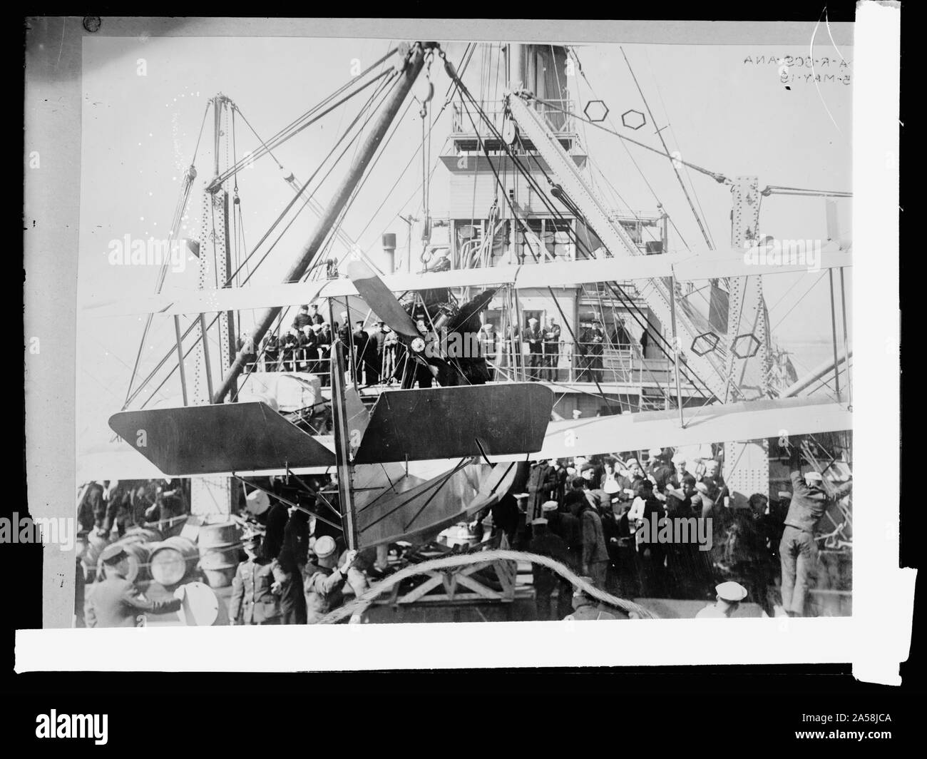 U.S.N. sea plane Carrie (navire-mère de prendre à bord d'un de ses enfants numorous) Banque D'Images