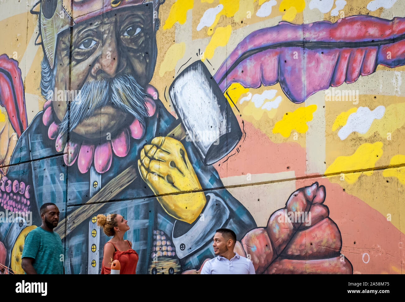 Les touristes, street art, peinture murale, graffiti, Comuna 13, Medellín, Colombie Banque D'Images