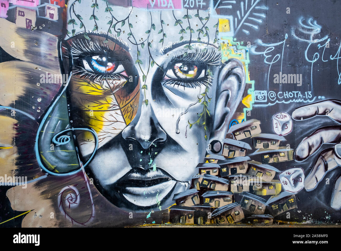 "Orion" par Chota, street art, peinture murale, graffiti, Comuna 13, Medellín, Colombie Banque D'Images