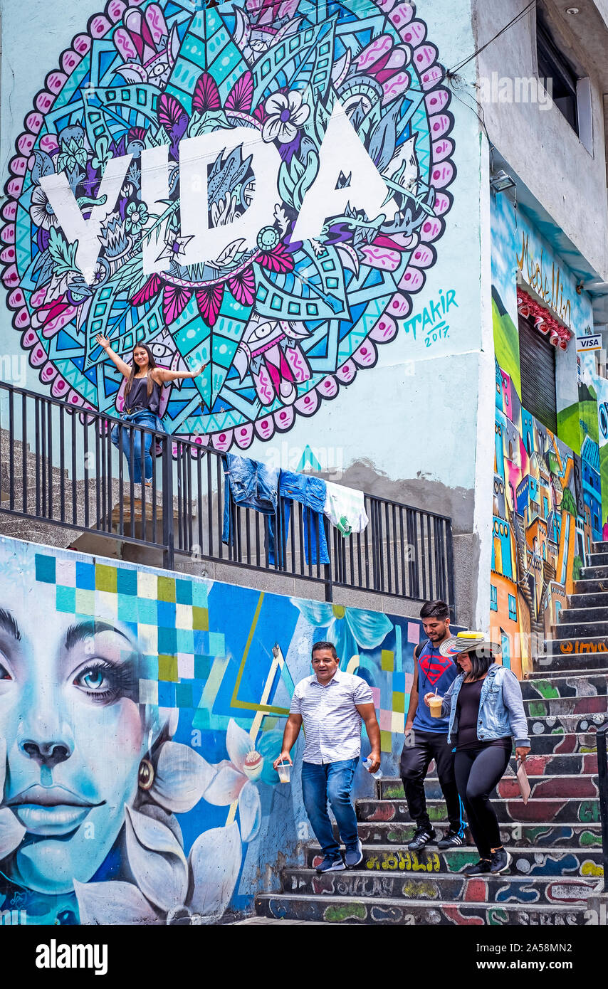Les touristes, street art, peinture murale, graffiti, Comuna 13, Medellín, Colombie Banque D'Images