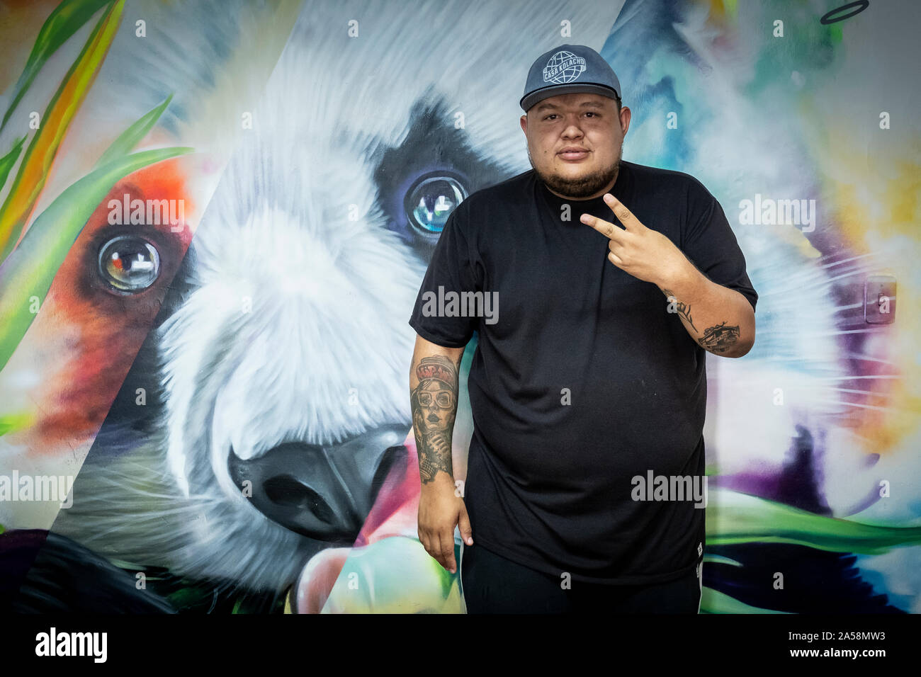 Jeihhco Castaño, leader social, Hip Hopper, membre du groupe de rap C15, co-fondateur de 'La Casa de Hip Hop Kolacho', à partir de la Comuna 13, Medellín, Colombie Banque D'Images