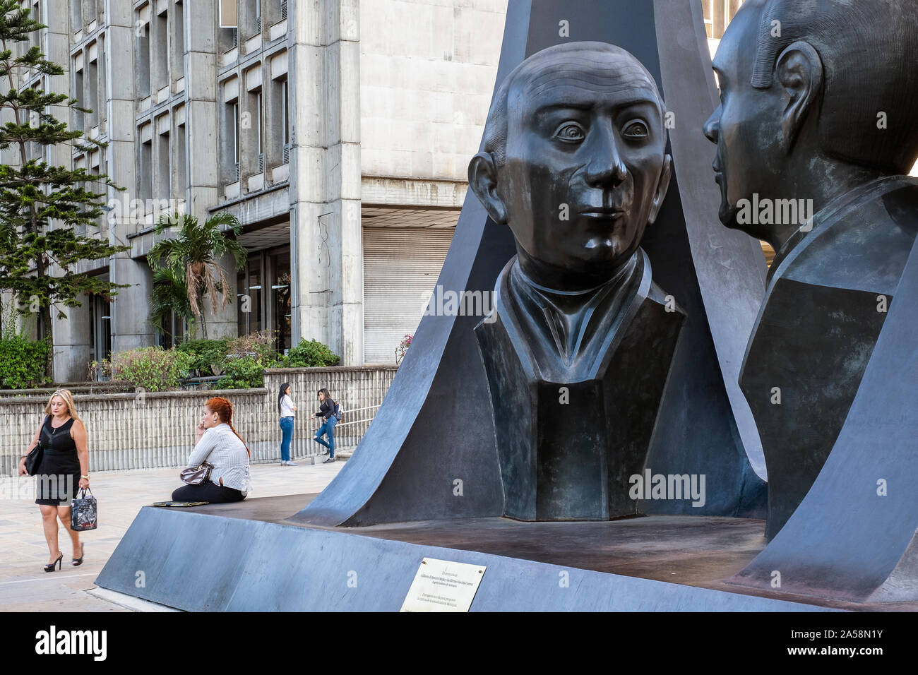 'Hommage à M. Guillermo Gaviria et Gilberto Echeverri'par Salvador Arango, dans le centre administratif La Alpujarra, Medellín, Colombie Banque D'Images