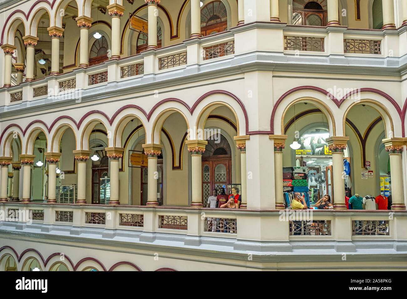 Palais National Mall, Centre Commercial Palacio Nacional, de shopping, de l'intérieur, Medellin, Colombie Banque D'Images Palais National Mall, Centre Commercial Palacio Nacional, de shopping, de l'intérieur, Medellin, Colombie Banque D'Images